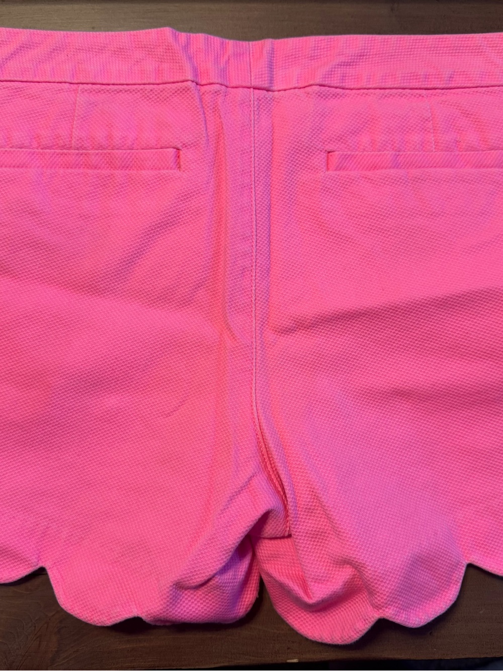 Lilly Pulitzer Bright Pink Womens Scallop Shorts, size 12 - Picture 3 of 3